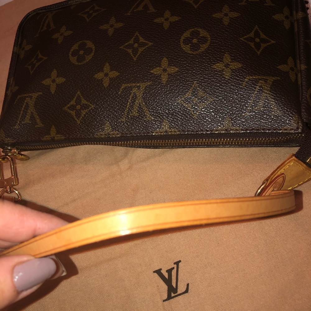 Louis Vuitton 100% authentic β€οΈβ€οΈ - Picture 3 of 6